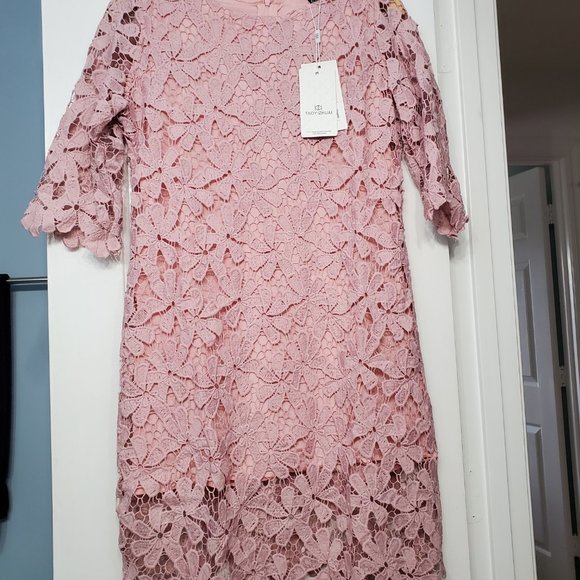 Pink lace dress with 3/4 length sleeves - Picture 2 of 4